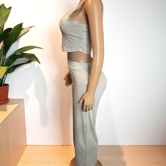 Sleek Gray Two-Piece Outfit - Picture 5 of 6